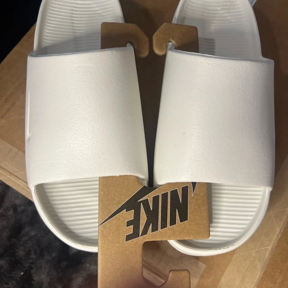 X SOLD X
Nike White Slide Sandals - Picture 2 of 7